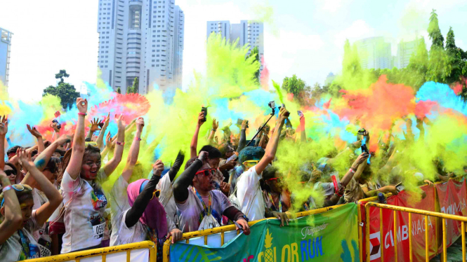 Keseruan Color Run Tropis di Jakarta