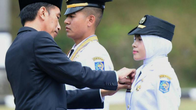 Presiden Joko Widodo lantik 1.921 Praja Muda IPDN.