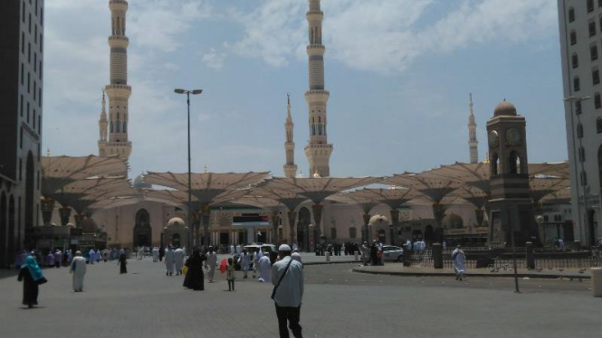 Suasana di Masjid Nabawi, Madinah, Arab Saudi.