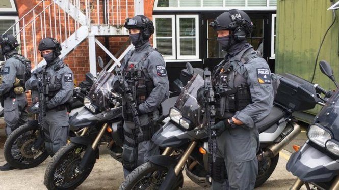 Polisi antiterror Inggris dibekali motor BMW F800 GS.