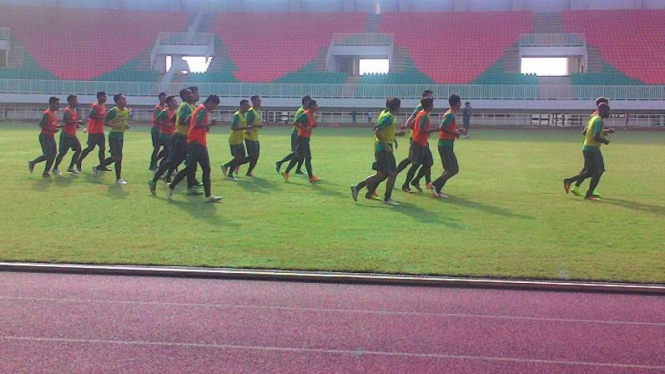  Pemain timnas Indonesia sedang berlatih.