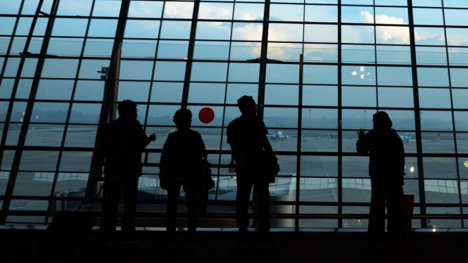 Aktivitas sejumlah calon penumpang di Terminal 3 Baru di Bandara Soekarno Hatta, Tangerang, Banten,