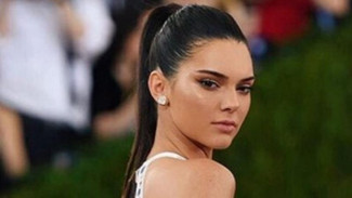Kendall Jenner Bantah Lakukan Rekonstruksi Wajah