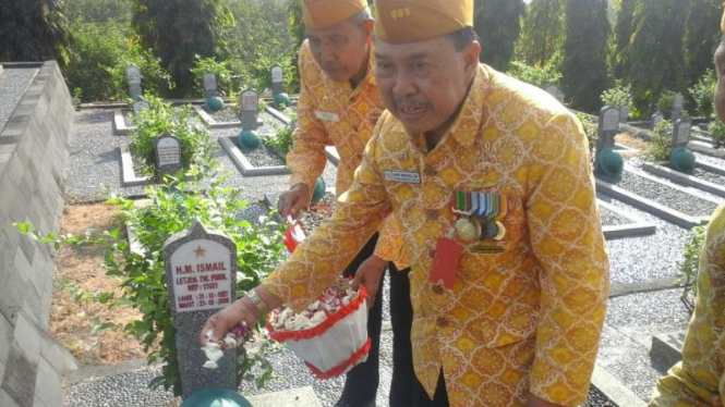 Legiun veteran perang lakukan tebar bunga di Taman Makam Pahlawan
