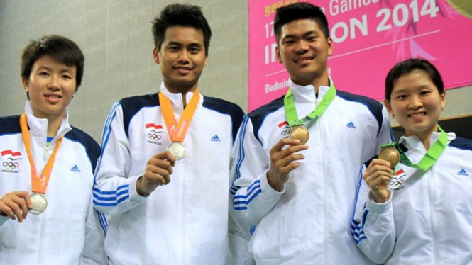 Tontowi Ahmad/Liliyana Natsir dan Praveen Jordan/Debby Jordan