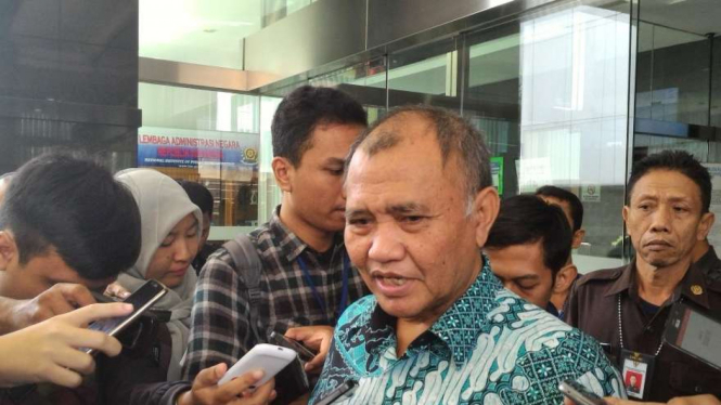 Ketua KPK, Agus Rahardjo, saat diwawancara para wartawan.