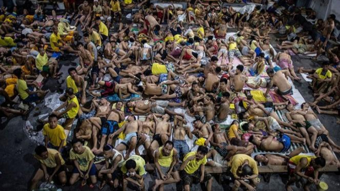Lautan manusia di Penjara Quezon, Filipina.