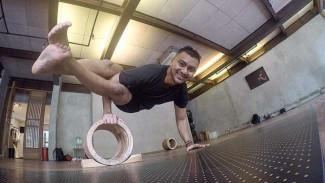 Anjasmara: Yoga Bantu Saya Atasi Stres