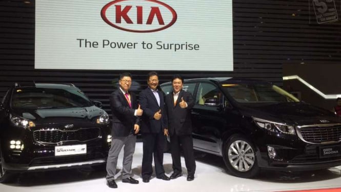 KIA Grand Sedona dan Sportage baru di GIIAS 2016.