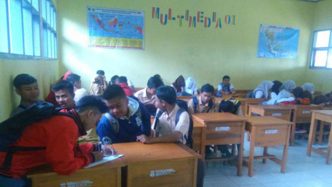 Suasana kelas di SMKN 14 Garut, Jawa Barat