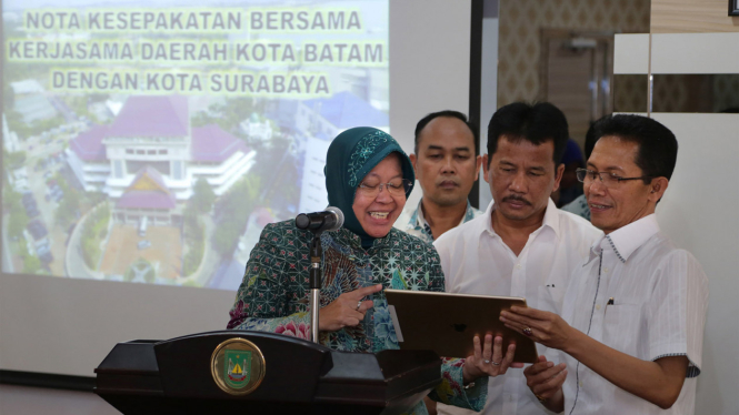 Risma melakukan kunjungan kerja ke Batam