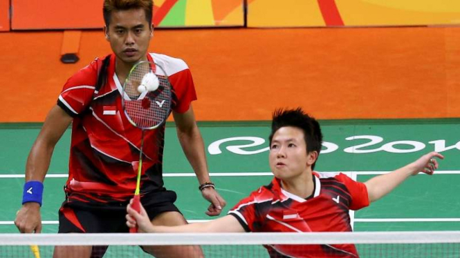 Pebulutangkis Indonesia, Liliyana Natsir (depan), bersama Tontowi Ahmad.