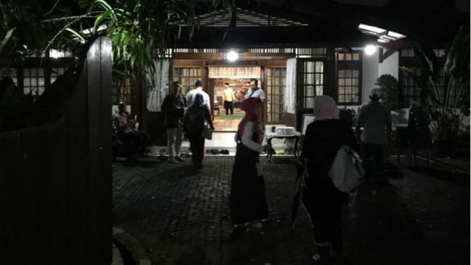 Suasana di rumah duka Mantan Menteri Koperasi almarhum Adi Sasono di Pondok Labu