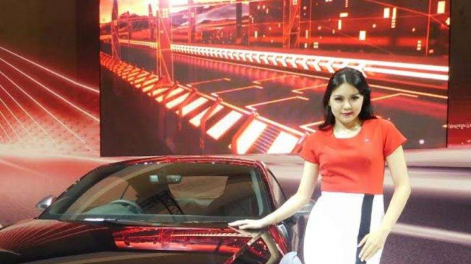 Fransiska, SPG cantik otomotif