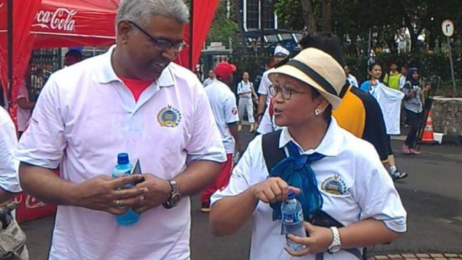 Menlu Retno Marsudi (kanan) saat acara Fun Walk, Minggu, 14 Agustus 2016.