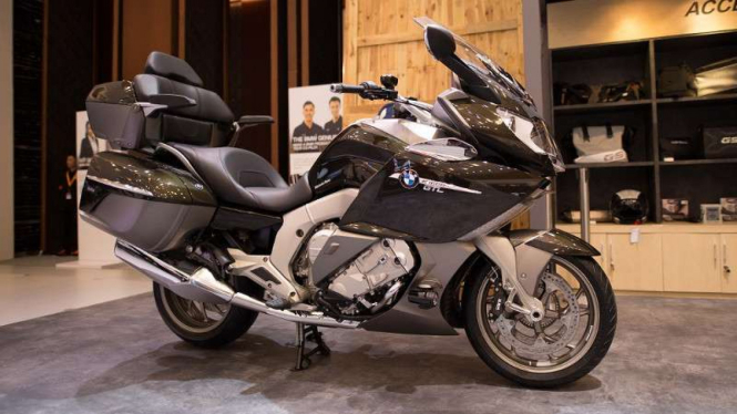 Motor BMW K1600GTL Exclusive. Ilustrasi.