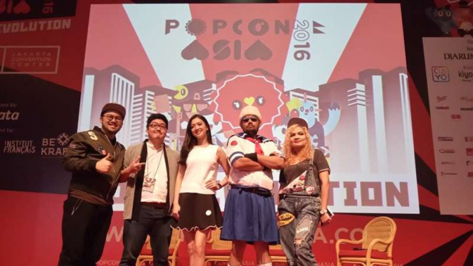 Raline Shah (tengah) di acara Popcon Asia