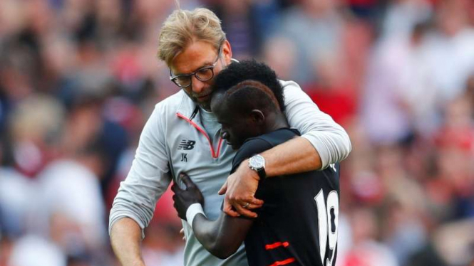 Manajer Liverpool, Juergen Klopp, bersama Saido Mane