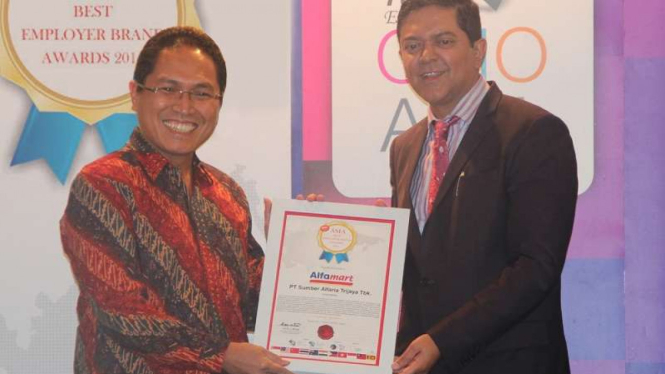 PT Sumber Alfaria Trijaya Tbk menerima penghargaan
