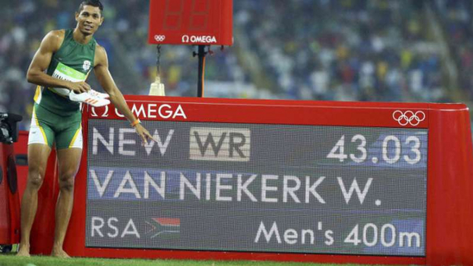 Pelari Afrika Selatan Wayde van Niekerk pecahkan rekor dunia nomor 400 meter