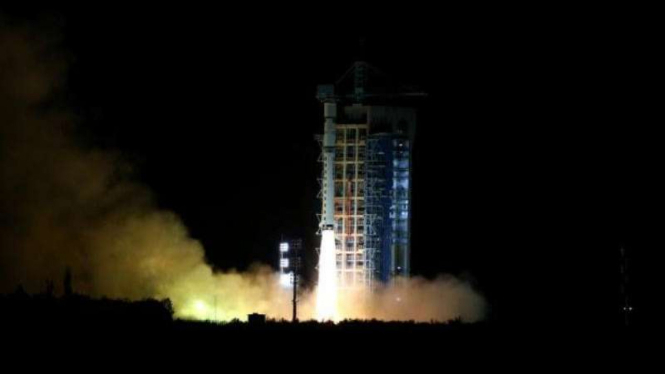 Peluncuran perdana Satelit Kuantum di Jiuquan, China, Selasa, 16 Agustus 2016.