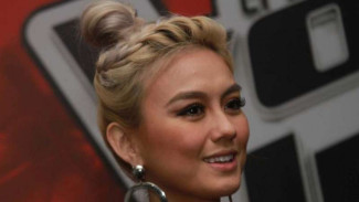 Abu-abu Tak Lagi Jadi Tren Warna Rambut 2017