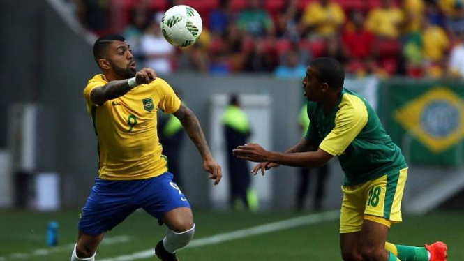 Penyerang Timnas U-23 Brasil, Gabriel Barbosa (kiri).