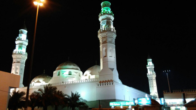 Masjid Quba saat malam hari