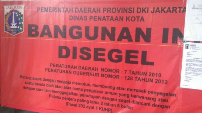 Segel yang dipasang di apartemen Parama, Cilandak, Jakarta Selatan