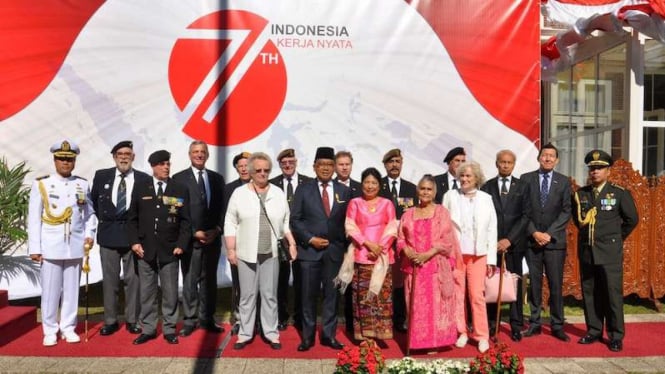 Para veteran Belanda ikut upacara HUT ke-71 Kemerdekaan Indonesia di Belanda, 17 Agustus 2016.