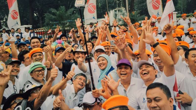 Menteri PPN, Bambang Brodjinegoro (tengah)