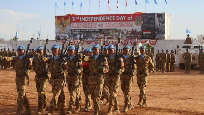 Pasukan Garuda menggelar upacara HUT Kemerdekaan RI ke-71 tahun 2016 di Sudan.