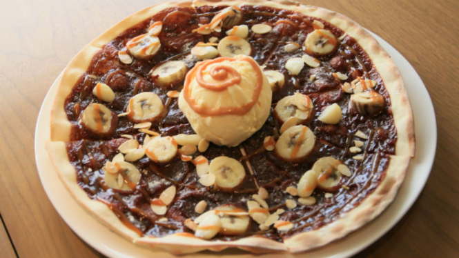Banana Chocolate Pizza restoran Mad For Garlic