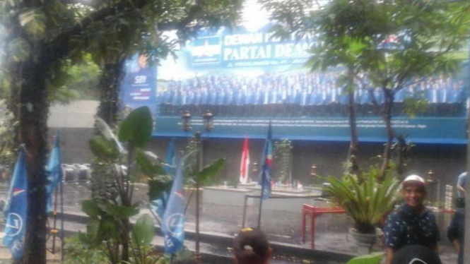 Acara deklarasi tujuh pasangan calon pilkada dari Partai Demokrat di Jakarta. 