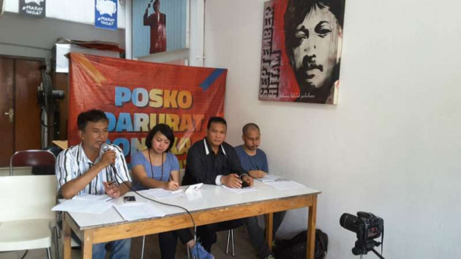 Para aktivis Koalisi Antimafia Narkoba saat konferensi pers tentang Posko Darurat Bongkar Aparat di kantor Kontras di Jakarta pada Jumat, 19 Agustus 2016.