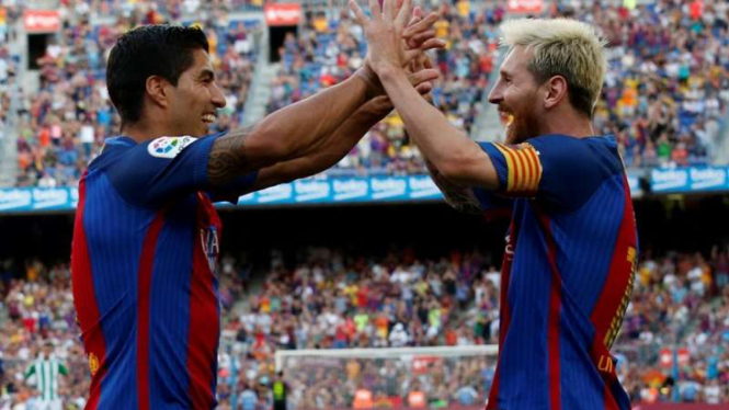 Striker Barcelona, Luis Suarez dan Lionel Messi.