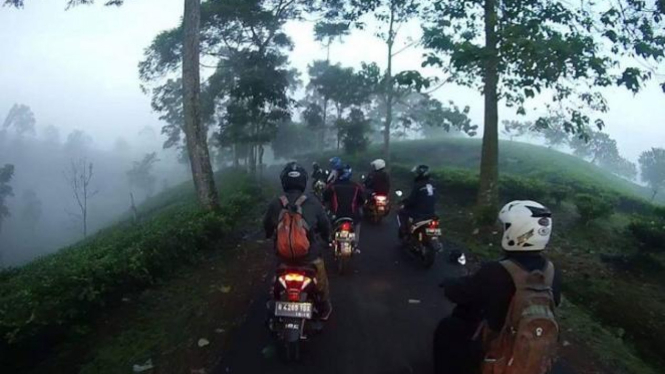 Ilustrasi touring sepeda motor.