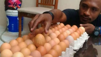 Ada Lafal Allah pada Cangkang Telur Ayam di Makassar