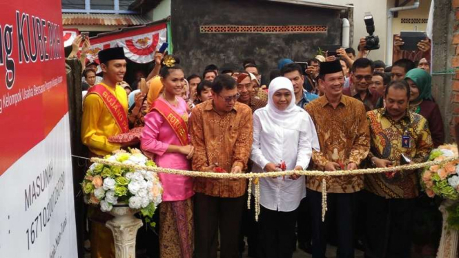 Menteri Khofifah Indar Parawansa saat peresmian agen e-Warong di Palembang