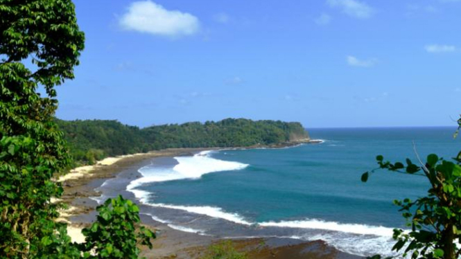 Pantai Wediombo, Gunungkidul, Yogyakarta.