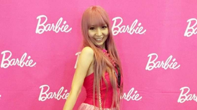 Azusa Sakamoto, penggemar Barbie