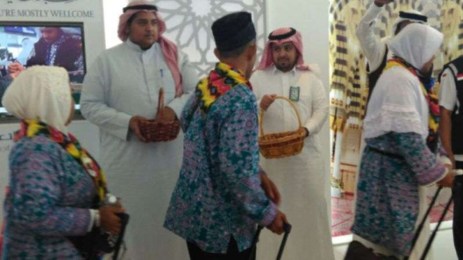 Jemaah haji Indonesia saat tiba di Madinah, Arab Saudi.