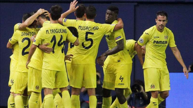 Para pemain Villarreal saat merayakan gol.