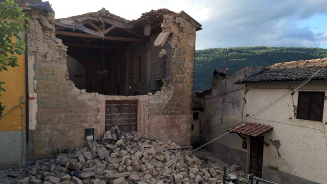 Gempa 6,4 SR Landa Italia
