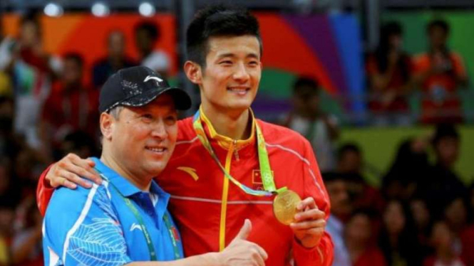 Pelatih Kepala Tim Bulutangkis China, Li Yongbo bersama Chen Long