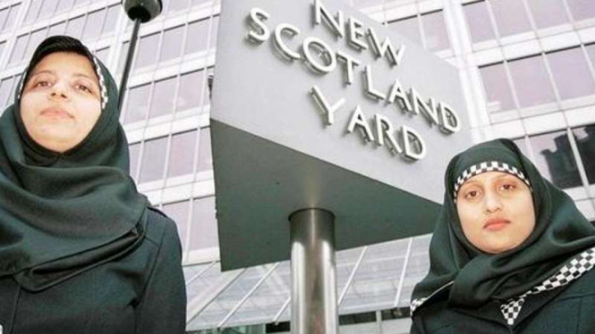 Aparat Kepolisian Metropolitan London di Inggris boleh pakai jilbab saat bertugas. 