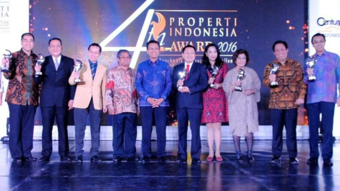 Peraih penghargaan Properti Indonesia Award 2016