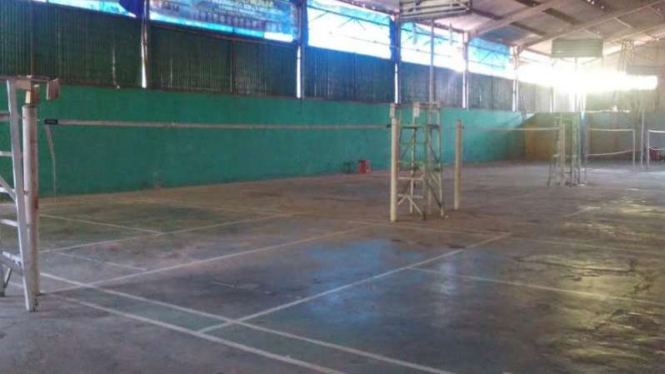 Kondisi lapangan bulutangkis PB Pisok, klub pertama Liliyana Natsir