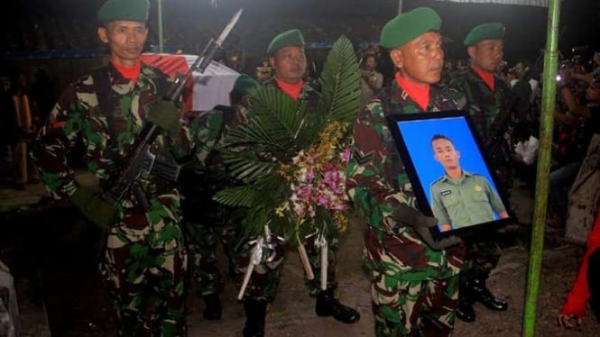 Jenazah Pratu Wahyudi tiba di kampung halamannya.