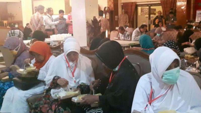 Sebagian calon jemaah haji Indonesia yang gagal berangkat dari Filipina.